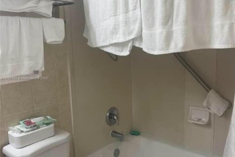Copropriété à vendre à Sunny Isles Beach, Floride: 38.09 m2 № 1860769 - photo 11