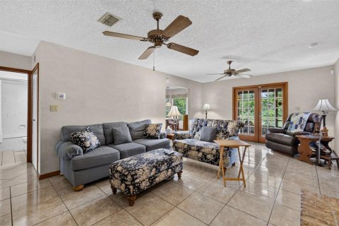 House in Tavares, Florida 4 bedrooms, 347.83 sq.m. № 2279914 - photo 27