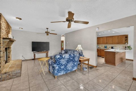 House in Tavares, Florida 4 bedrooms, 347.83 sq.m. № 2279914 - photo 24