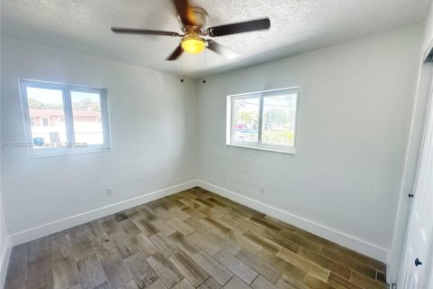 House in Miami Gardens, Florida 4 bedrooms, 132.85 sq.m. № 1857536 - photo 14