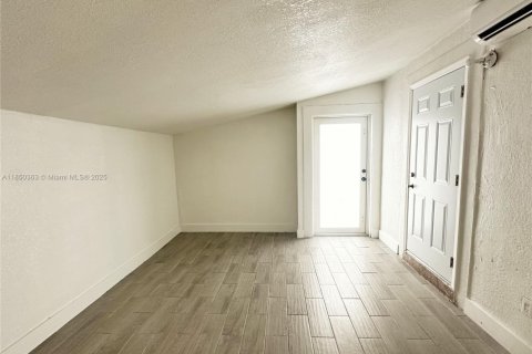 House in Miami Gardens, Florida 4 bedrooms, 132.85 sq.m. № 1857536 - photo 16