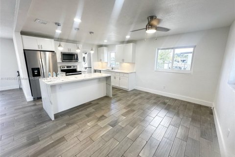 House in Miami Gardens, Florida 4 bedrooms, 132.85 sq.m. № 1857536 - photo 5