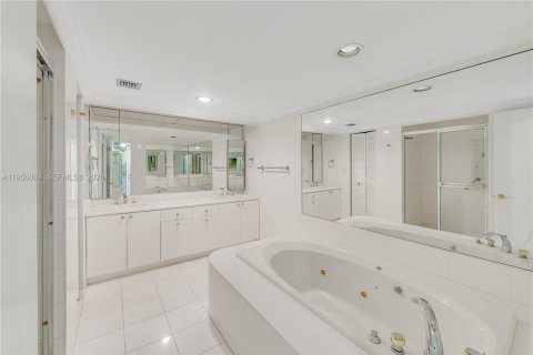 Снять в аренду кондоминиум в Ки-Бискейн, Флорида 3 спальни, 165.55м2, № 2023673 - фото 11