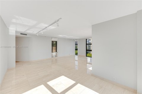 Снять в аренду кондоминиум в Ки-Бискейн, Флорида 3 спальни, 165.55м2, № 2023673 - фото 4