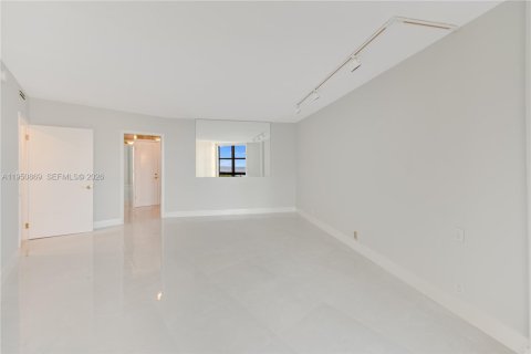 Снять в аренду кондоминиум в Ки-Бискейн, Флорида 3 спальни, 165.55м2, № 2023673 - фото 8