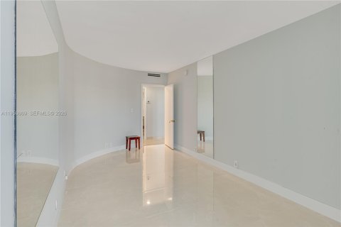 Снять в аренду кондоминиум в Ки-Бискейн, Флорида 3 спальни, 165.55м2, № 2023673 - фото 13