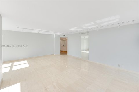 Снять в аренду кондоминиум в Ки-Бискейн, Флорида 3 спальни, 165.55м2, № 2023673 - фото 3