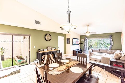 Adosado en venta en Davie, Florida, 3 dormitorios, 143.81 m2 № 1887705 - foto 9