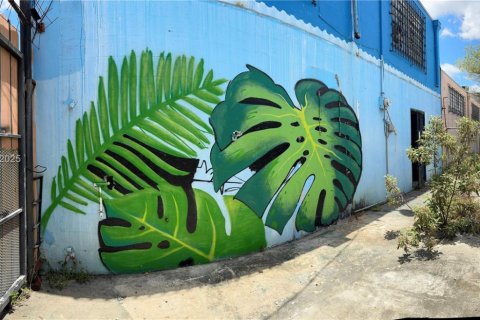 Propiedad comercial en venta en Miami, Florida № 1934401 - foto 8