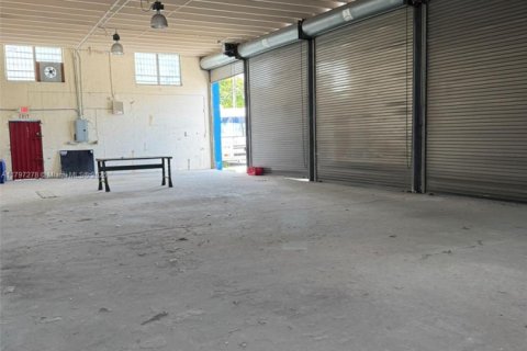 Propiedad comercial en venta en Miami, Florida № 1934401 - foto 9