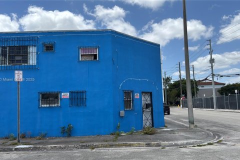 Propiedad comercial en venta en Miami, Florida № 1934401 - foto 3