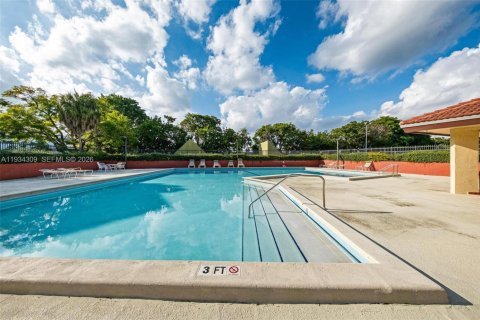 Купить кондоминиум в Майами, Флорида 2 спальни, 111.48м2, № 1996509 - фото 25