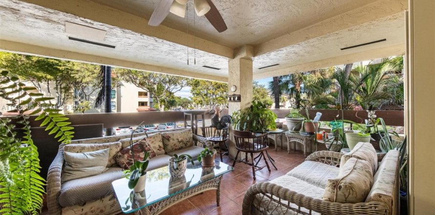 Кондоминиум с 2 спальнями в Майами, Флорида № 1996509