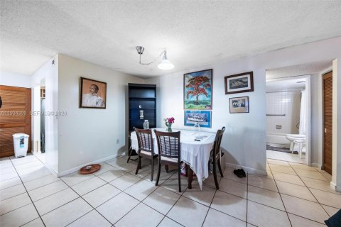 Купить кондоминиум в Майами, Флорида 2 спальни, 111.48м2, № 1996509 - фото 7