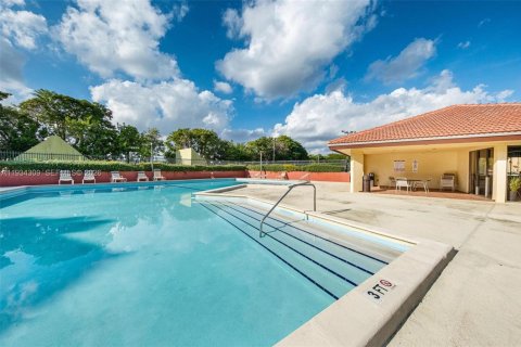 Купить кондоминиум в Майами, Флорида 2 спальни, 111.48м2, № 1996509 - фото 26