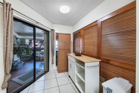 Купить кондоминиум в Майами, Флорида 2 спальни, 111.48м2, № 1996509 - фото 11