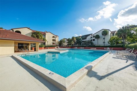 Купить кондоминиум в Майами, Флорида 2 спальни, 111.48м2, № 1996509 - фото 24