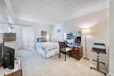 Купить кондоминиум в Майами, Флорида 2 спальни, 111.48м2, № 1996509 - фото 17