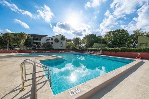 Купить кондоминиум в Майами, Флорида 2 спальни, 111.48м2, № 1996509 - фото 23