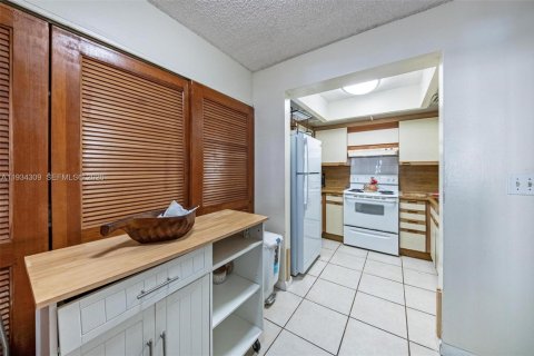 Купить кондоминиум в Майами, Флорида 2 спальни, 111.48м2, № 1996509 - фото 10