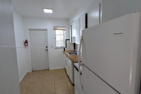 Villa ou maison à louer à Miami, Floride: 1 chambre, 57.6 m2 № 1941369 - photo 5