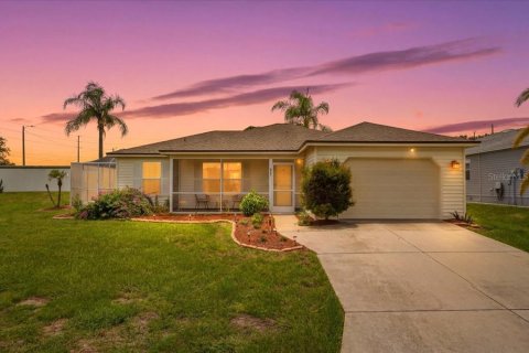 House in Lakeland, Florida 2 bedrooms, 106.65 sq.m. № 2195562