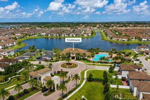 Villa ou maison à vendre à Hialeah, Floride: 3 chambres, 188.13 m2 № 2145912 - photo 28