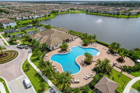 Villa ou maison à vendre à Hialeah, Floride: 3 chambres, 188.13 m2 № 2145912 - photo 6