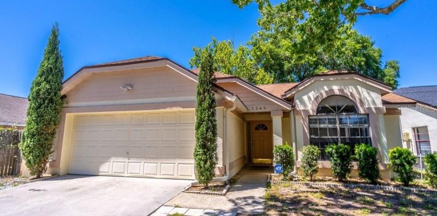 House in Apopka, Florida 2 bedrooms, 119.19 sq.m. № 2195773