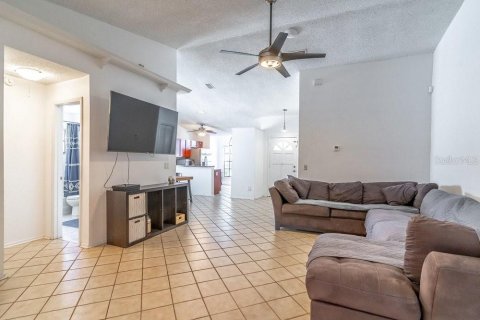 House in Apopka, Florida 2 bedrooms, 119.19 sq.m. № 2195773 - photo 18