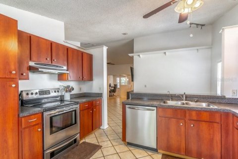 House in Apopka, Florida 2 bedrooms, 119.19 sq.m. № 2195773 - photo 14