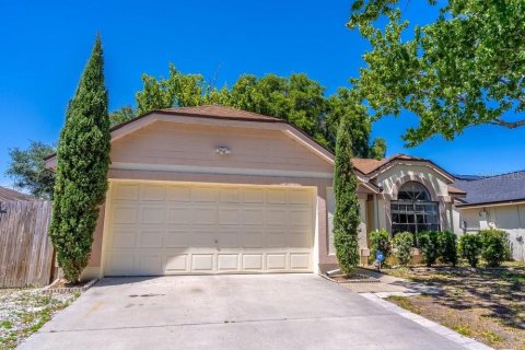 House in Apopka, Florida 2 bedrooms, 119.19 sq.m. № 2195773 - photo 2