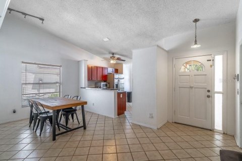House in Apopka, Florida 2 bedrooms, 119.19 sq.m. № 2195773 - photo 6