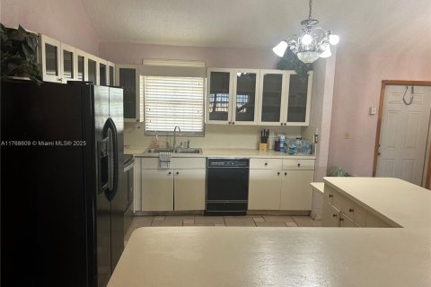Villa ou maison à vendre à Hollywood, Floride: 2 chambres, 156.82 m2 № 1735599 - photo 4