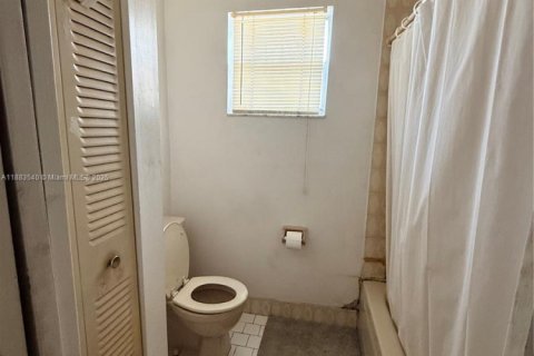 Condo in Hialeah, Florida, 1 bedroom  № 1929801 - photo 13