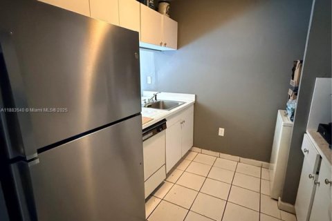 Condo in Hialeah, Florida, 1 bedroom  № 1929801 - photo 8