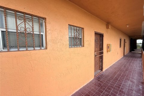 Condo in Hialeah, Florida, 1 bedroom  № 1929801 - photo 19