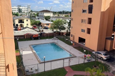 Condo in Hialeah, Florida, 1 bedroom  № 1929801 - photo 2