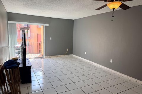Condo in Hialeah, Florida, 1 bedroom  № 1929801 - photo 4