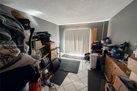 Condo in Hialeah, Florida, 1 bedroom  № 1929801 - photo 16