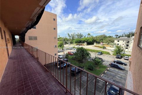 Condo in Hialeah, Florida, 1 bedroom  № 1929801 - photo 20