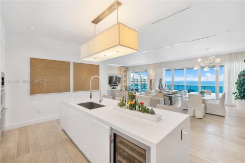 Condo in Miami Beach, Florida, 3 bedrooms № 2081344 - photo 29