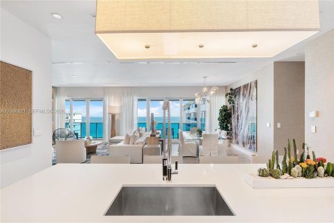 Condo in Miami Beach, Florida, 3 bedrooms № 2081344 - photo 26