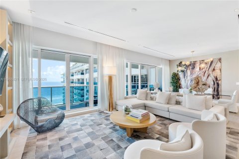 Condo in Miami Beach, Florida, 3 bedrooms № 2081344 - photo 13