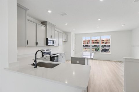 Townhouse in Winter Garden, Florida 3 bedrooms, 171.5 sq.m. № 1684456 - photo 9