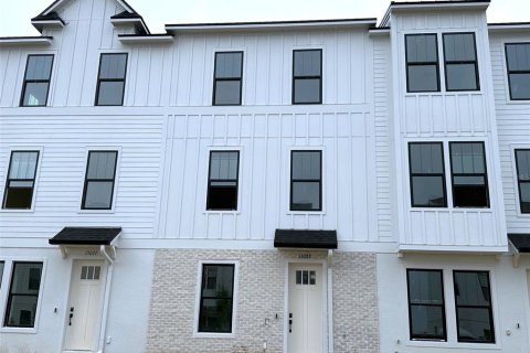 Townhouse in Winter Garden, Florida 3 bedrooms, 171.5 sq.m. № 1684456 - photo 1