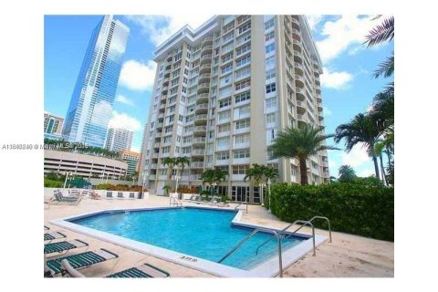 Снять в аренду кондоминиум в Майами, Флорида 2 спальни, 100.8м2, № 1948062 - фото 28