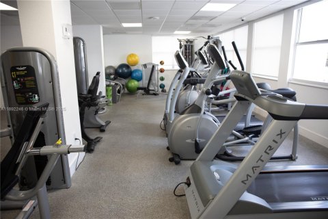 Снять в аренду кондоминиум в Майами, Флорида 2 спальни, 100.8м2, № 1948062 - фото 30