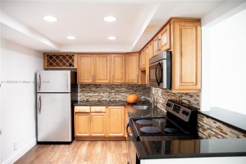 Снять в аренду кондоминиум в Майами, Флорида 2 спальни, 100.8м2, № 1948062 - фото 3