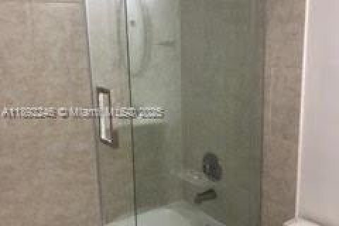 Снять в аренду кондоминиум в Майами, Флорида 2 спальни, 100.8м2, № 1948062 - фото 10